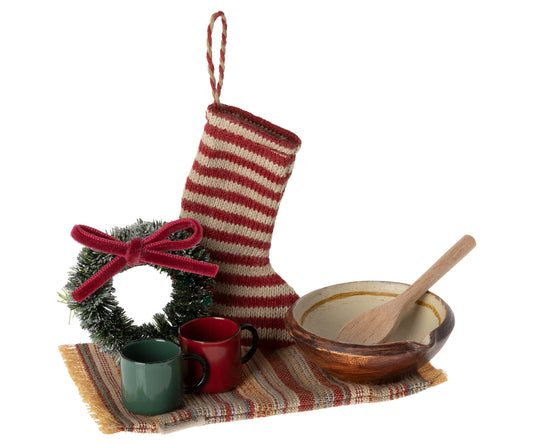 *PRE-ORDER* - Maileg Cosy Christmas Set, Mouse - *ESTIMATED ARRIVAL EARLY SEPTEMBER 2025*